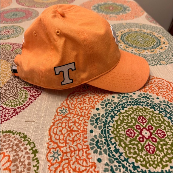 GORGEOUS NWT Black Clover University of Tennessee hat - Picture 2 of 4